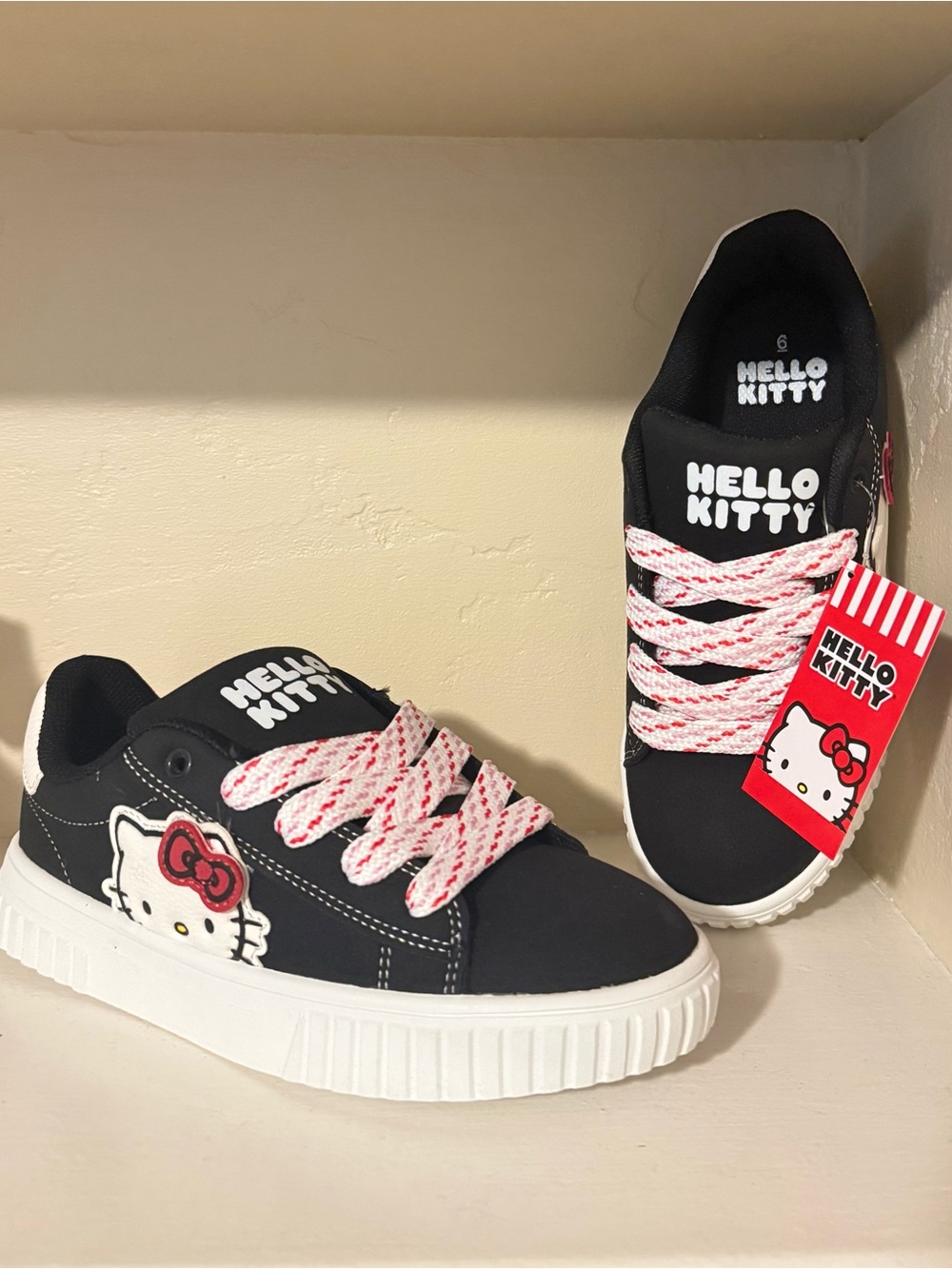 Hello Kitty by Sanrio Women's Casual Court Sneakers Size 6